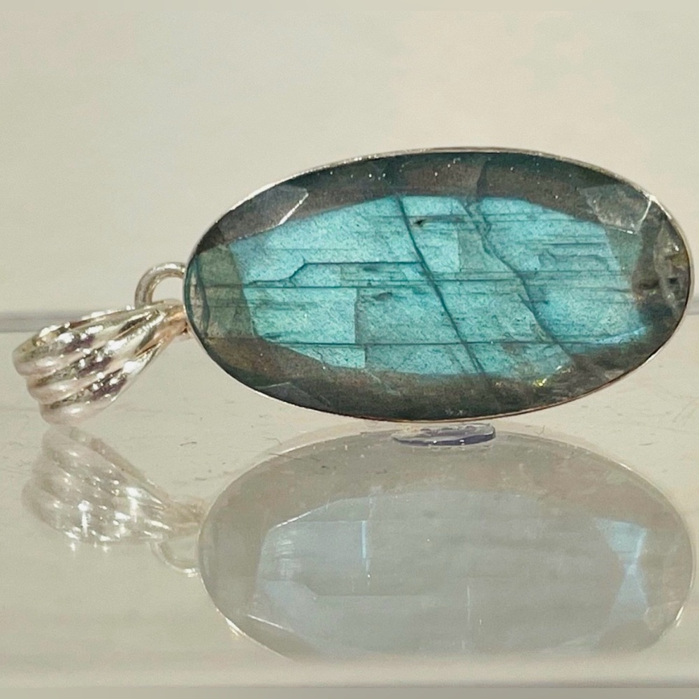Labradorite Natural Stone Pendant Set in Silver | Simple Beauty | EUC